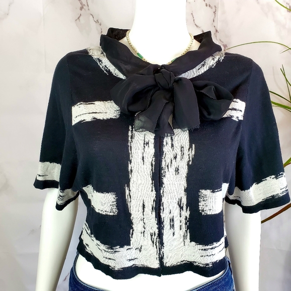 Anthropologie Sweaters - Anthropologie Moth adorable attached scarf sweater